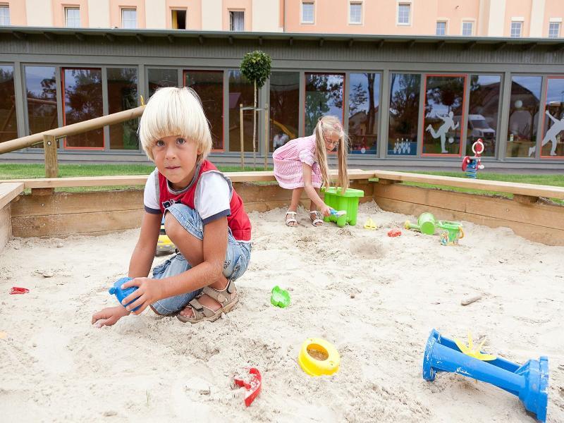 Jufa Hotel Weinviertel - Eselsmuehle Seefeld-Kadolz Luaran gambar