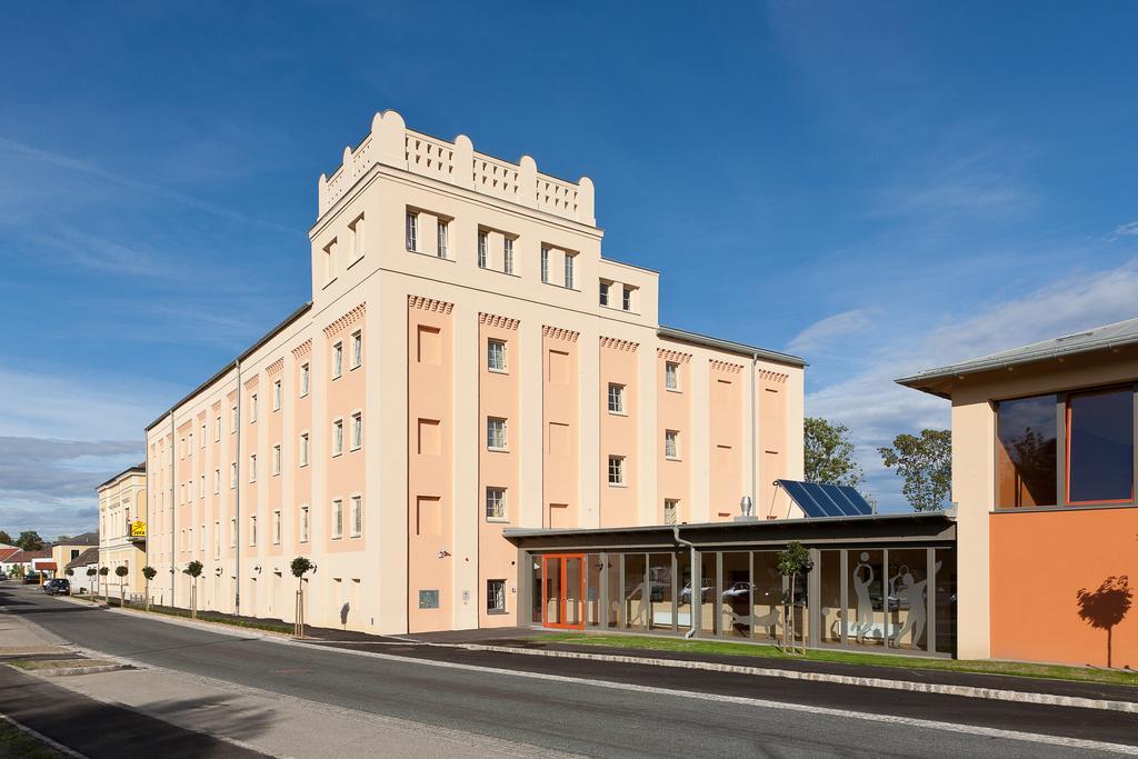 Jufa Hotel Weinviertel - Eselsmuehle Seefeld-Kadolz Luaran gambar